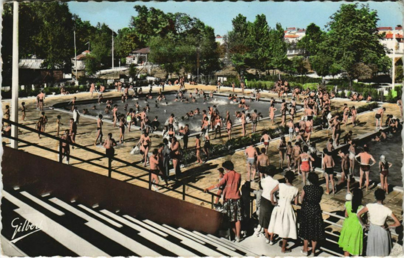 Carte postale ancienne Angouleme- Piscine Municipale de Bourgine Park France à Angoulême