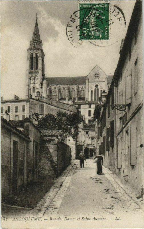 Carte postale ancienne Angouleme- Rue des Dames et Saint-Ausonne France à Angoulême