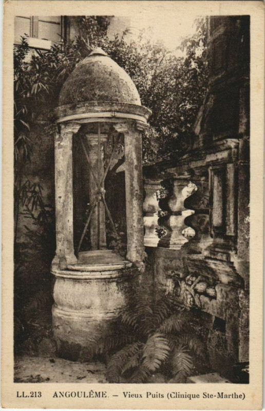 Carte postale ancienne Angouleme- Vieux Puits France à Angoulême