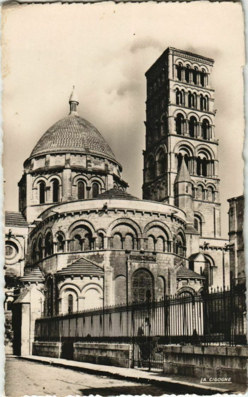 Carte postale ancienne Angouleme- La Cathedrale France à Angoulême