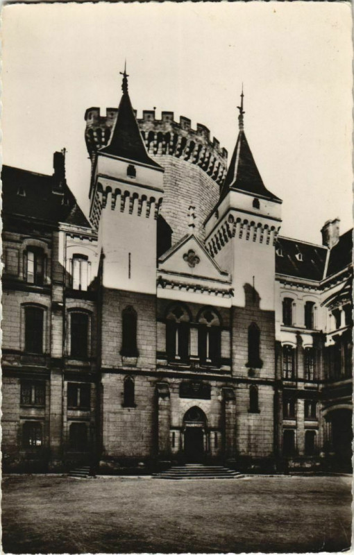 Carte postale ancienne Angouleme- Cour interieure de l'Hotel de Ville France à Angoulême