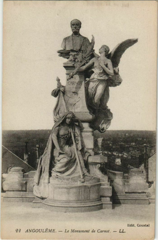 Carte postale ancienne Angouleme- Monument de Carnot France à Angoulême