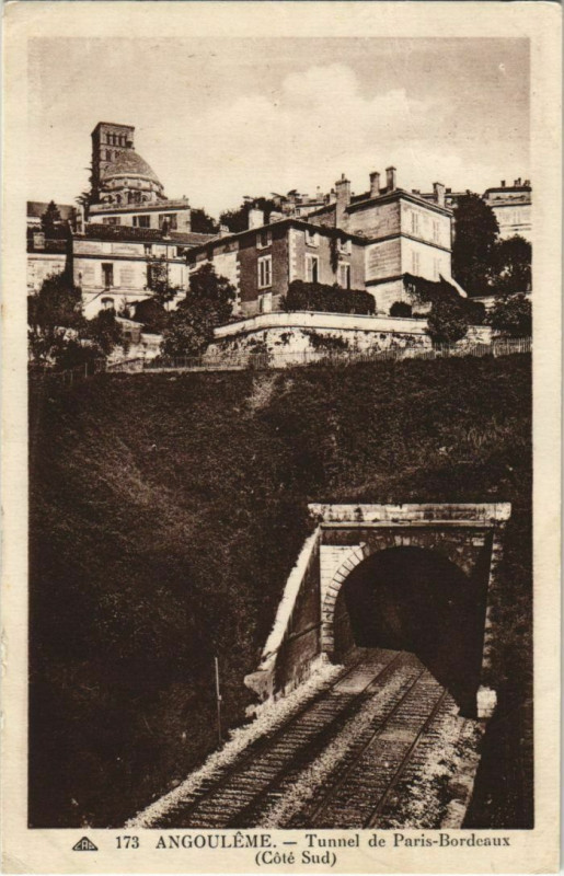 Carte postale ancienne Angouleme- Tunnel de Paris Bordeaux France à Angoulême