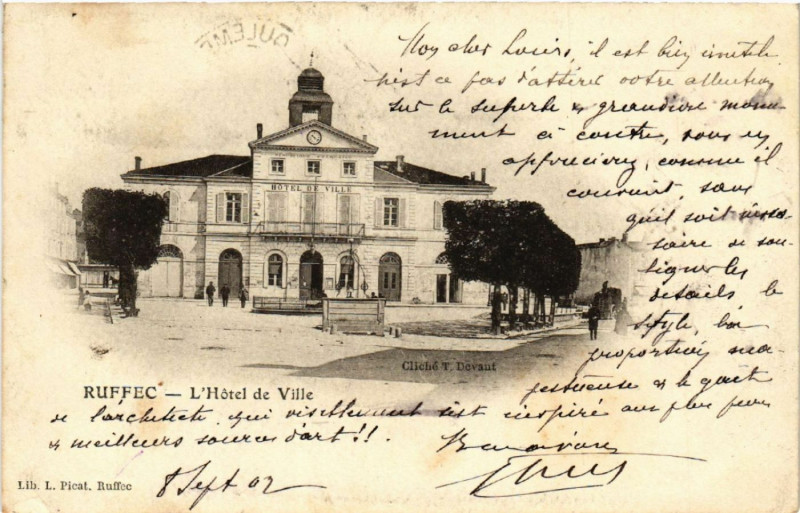 Carte postale ancienne Ruffec - L'Hotel de Ville à Ruffec