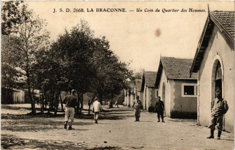 Carte postale ancienne La Baconne - Un Coin du Quartier des Hommes
