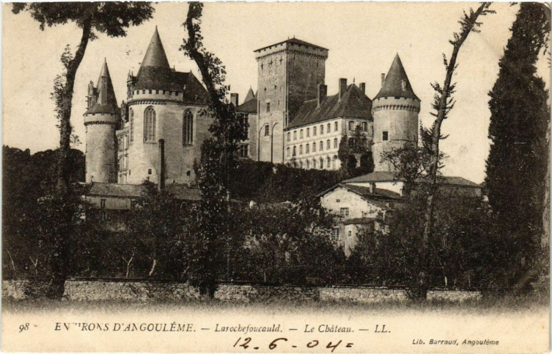 Carte postale ancienne Environs d'Angouleme - Larochefoucauld - Le Chateu