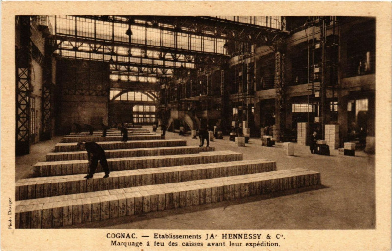 Carte postale ancienne Cognac - Etablissements Ja  Hennessy & Co - Marquage a feu des.. à Cognac