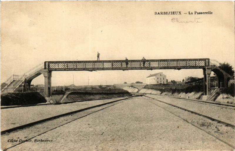 Carte postale ancienne Barbezieux - La Passerelle