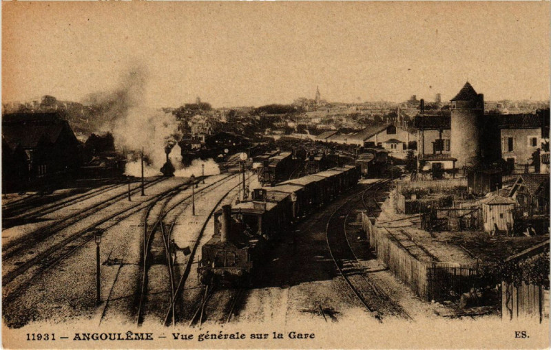 Carte postale ancienne Angouleme - Vue générale sur la Gare à Angoulême
