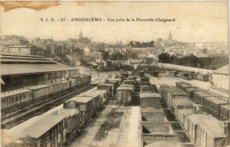 Carte postale ancienne Angouleme - Vue prise de la Passerelle Chaignaud à Angoulême