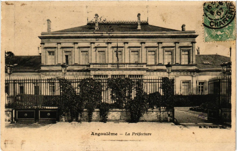 Carte postale ancienne Angouleme - La Préfecture à Angoulême