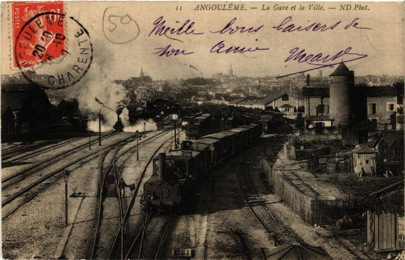 Carte postale ancienne Angouleme - La Gare et la Ville à Angoulême