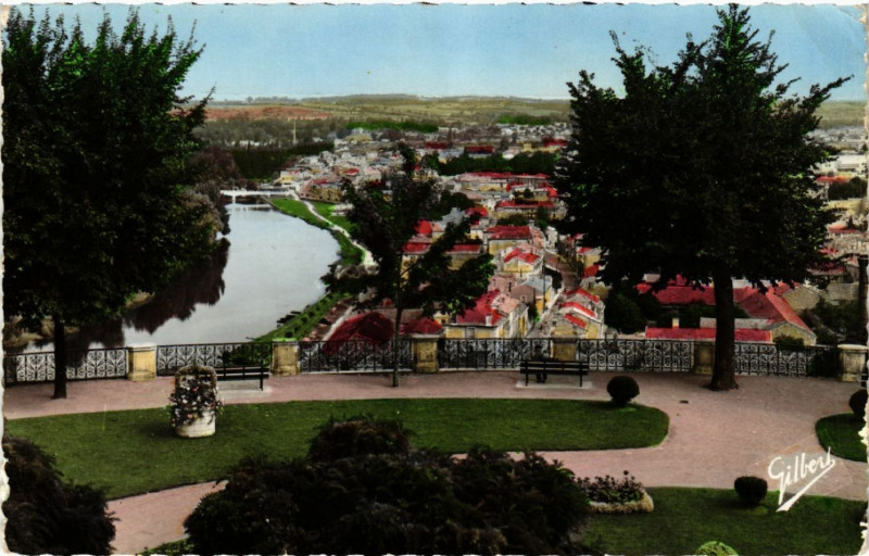 Carte postale ancienne Angouleme - Vue prise de laPlace du Palet sur la Vallée de . à Angoulême