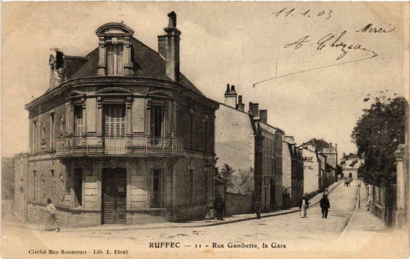 Carte postale ancienne Ruffec - Rue Gambetta la Gare à Ruffec
