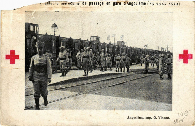 Carte postale ancienne ...ailleufe mai odains de passage en gare d'Angouléme (10.08.1914