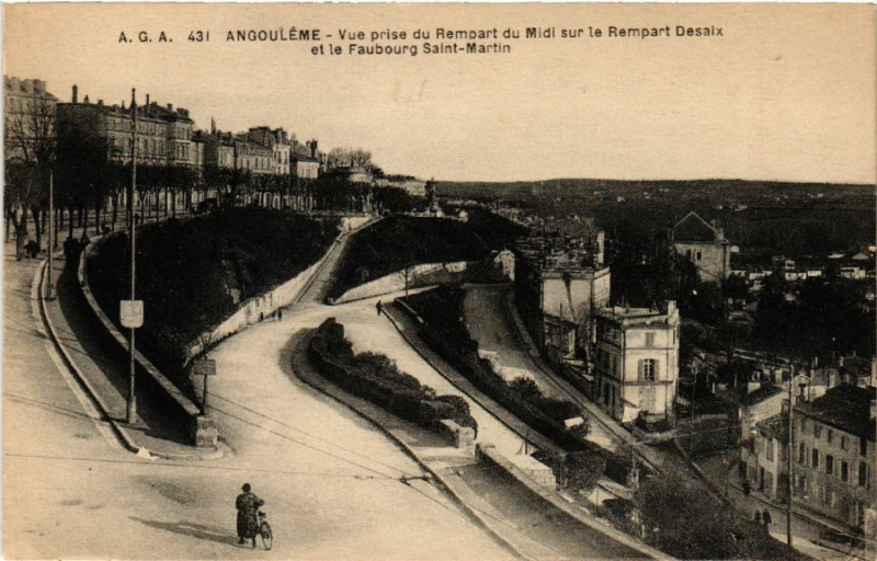 Carte postale ancienne Angouleme - Vue prise du Rempart du Midi sur e Rempart Desaix... à Angoulême