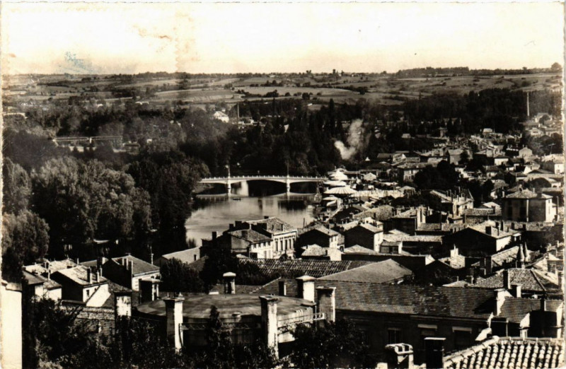 Carte postale ancienne Angouléme - En Passerelle de Bourgine à Angoulême