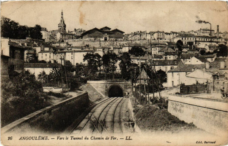 Carte postale ancienne Angouléme - Vers le Tunnel du Chemin de Fer à Angoulême