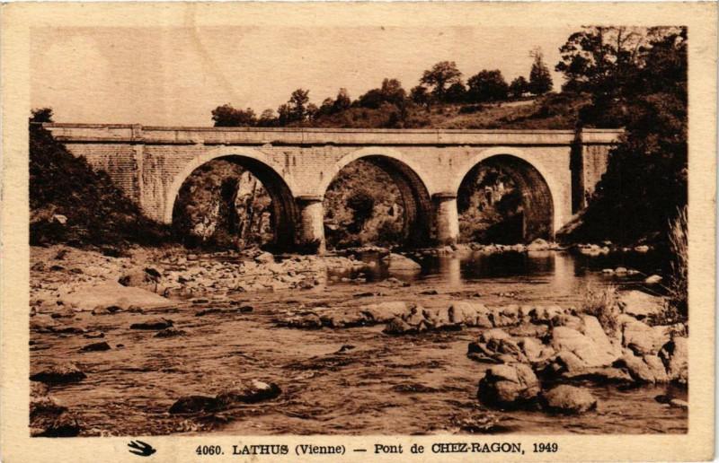 Carte postale ancienne Lathus Pont de Chez-Ragon, 1949
