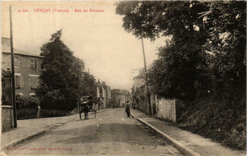 Carte postale ancienne Gencay Rue du Palateau à Gençay