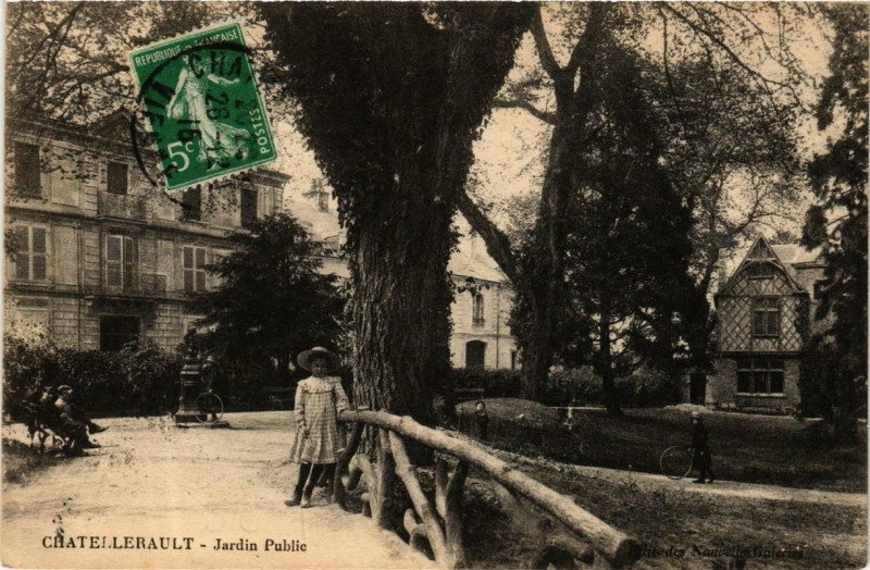 Carte postale ancienne Chatellerault Jardin Public à Châtellerault