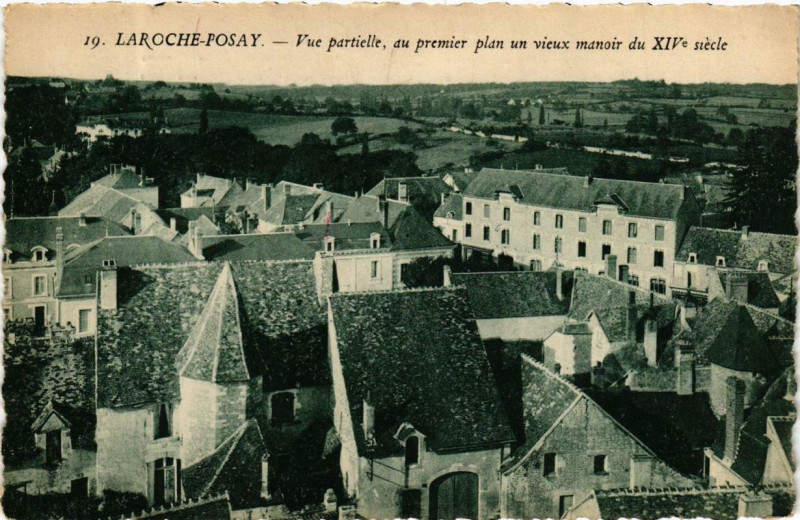 Carte postale ancienne La Roche-Posay Vue partielle, du premier plan un vieux manoir à La Roche-Posay