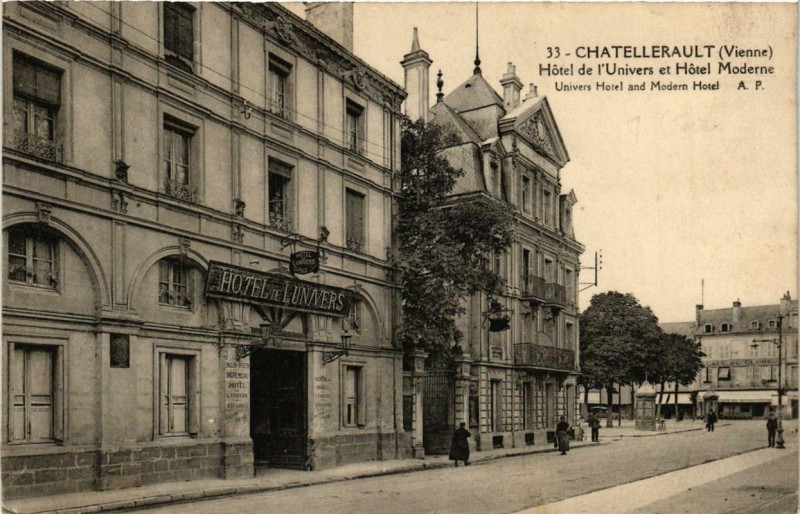 Carte postale ancienne Chatellerault Hotel de l'Univers et Hotel Moderne à Châtellerault