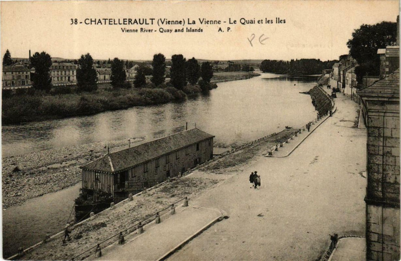Carte postale ancienne Chatellerault La Vienne - Le Quai et les Iles à Châtellerault