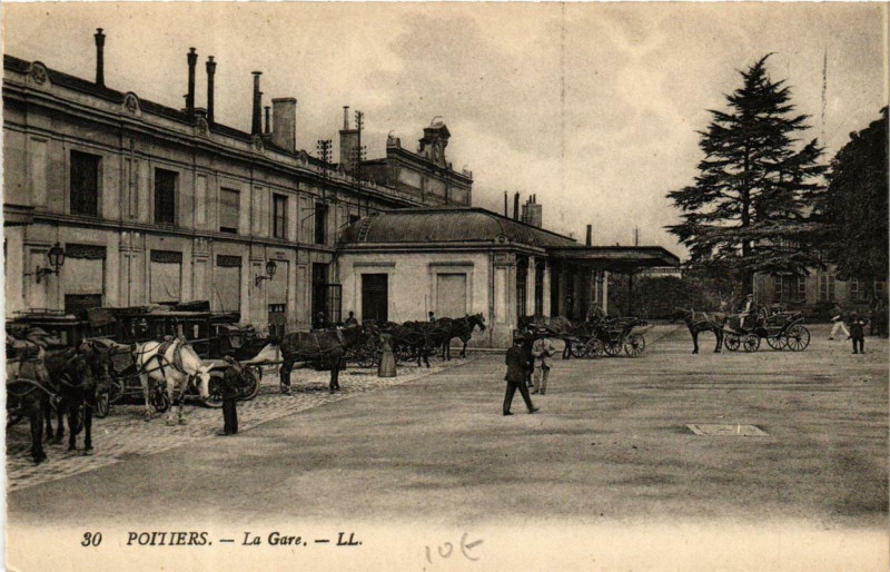 Carte postale ancienne Poitiers La Gare à Poitiers