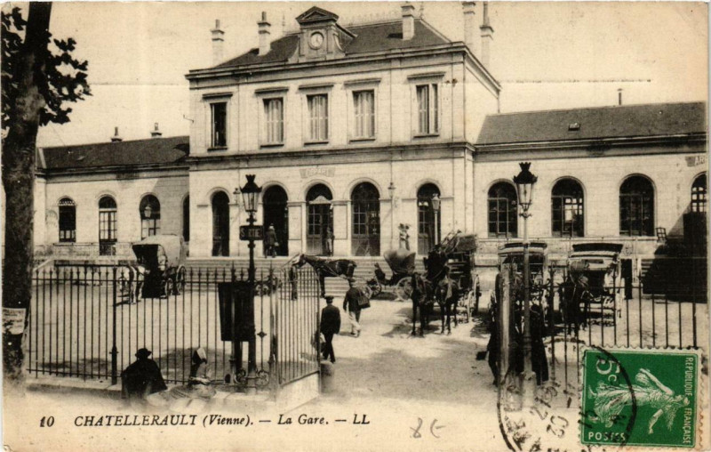Carte postale ancienne Chatellerault La Gare à Châtellerault