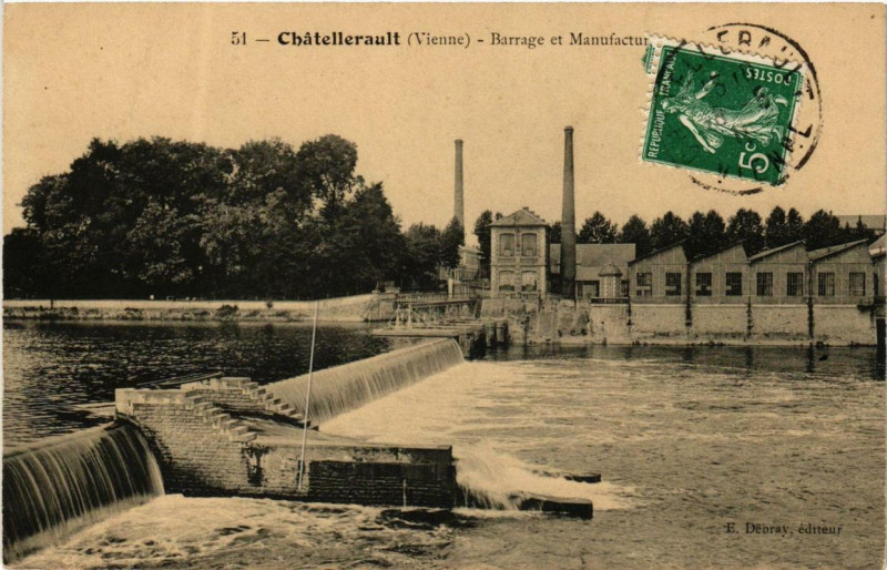 Carte postale ancienne Chatellerault Barrage et Manufactur à Châtellerault
