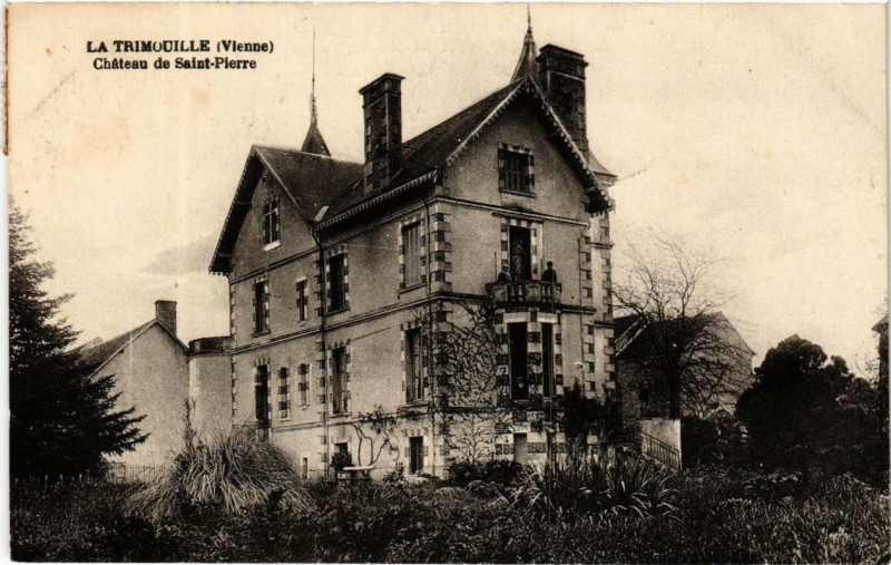 Carte postale ancienne La Trimouille Chateau de Saint-Pierre à La Trimouille