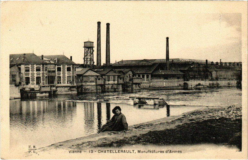 Carte postale ancienne Chatellerault - Manufactures d'Armes à Châtellerault