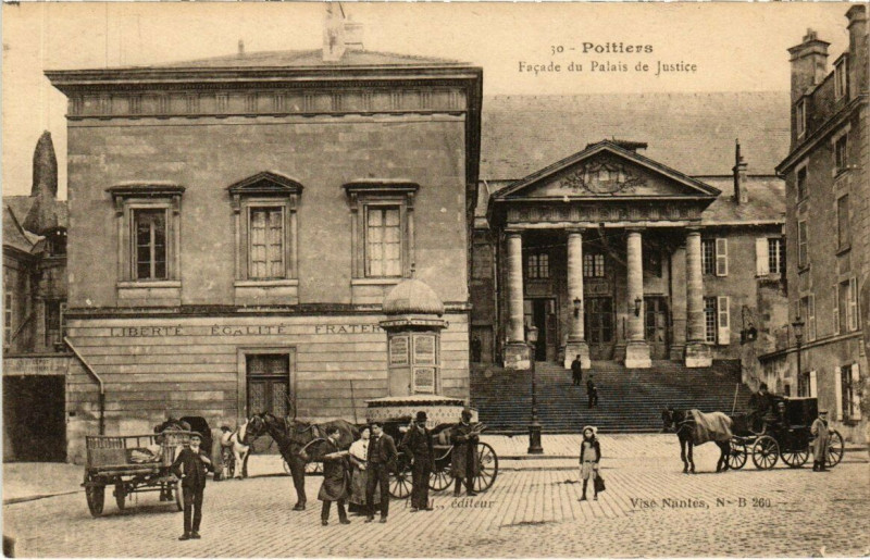 Carte postale ancienne Poitiers - Facade du Palais de Justice à Poitiers
