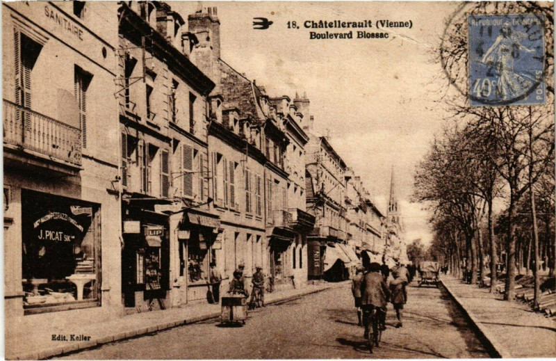 Carte postale ancienne Chatellerault - Boulevard Blossac à Châtellerault