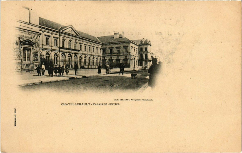Carte postale ancienne Chatellerault - Palais de Justice à Châtellerault