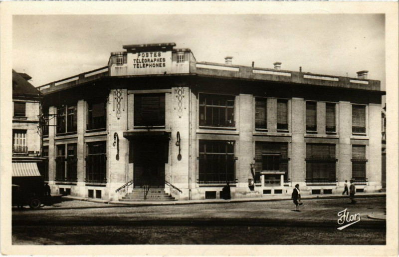 Carte postale ancienne Chatellerault - La Poste à Châtellerault