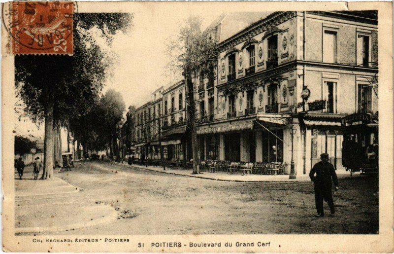 Carte postale ancienne Poitiers - Boulevard du Grand Cerf à Poitiers