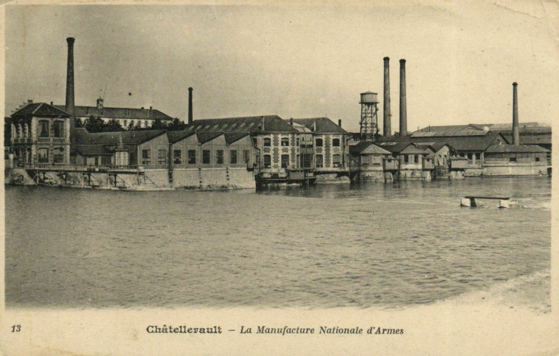 Carte postale ancienne Chatellerault - La Manufacture Nationale d'Armes à Châtellerault