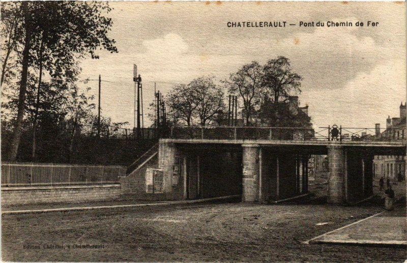 Carte postale ancienne Vienne Chatellerault Pont du Chemin de Fer à Châtellerault