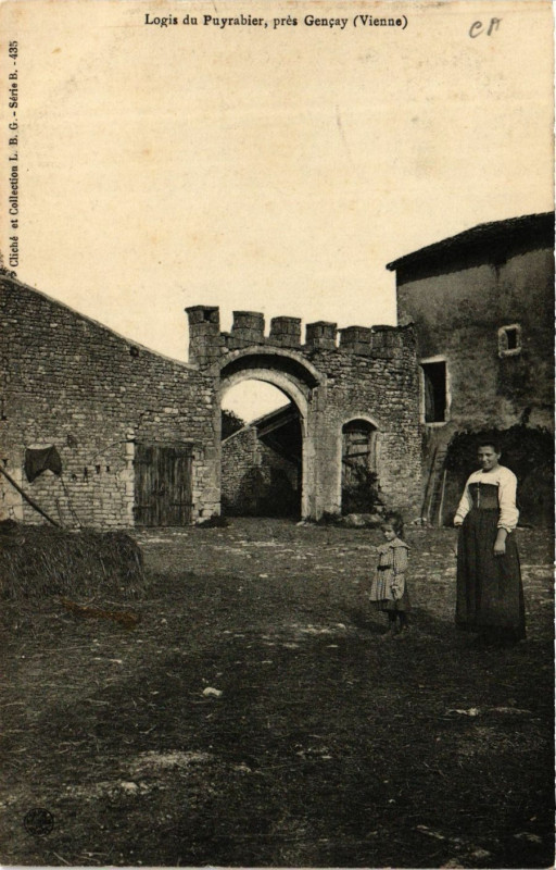 Carte postale ancienne Logis du Puyrabier pres Gencay à Gençay