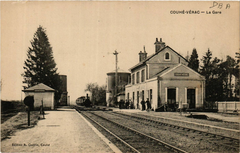 Carte postale ancienne Couhe-Verac - La Gare