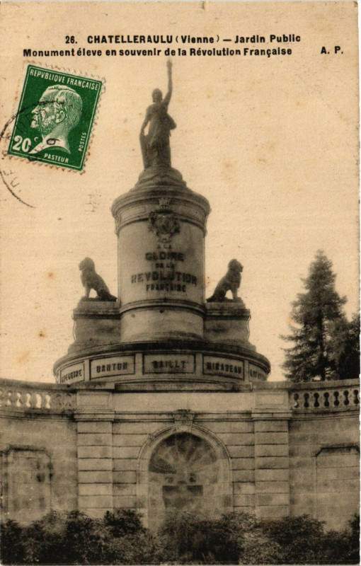 Carte postale ancienne Chatellerault - Jardin Public - Mon. eleve en souvenir de la Re à Châtellerault