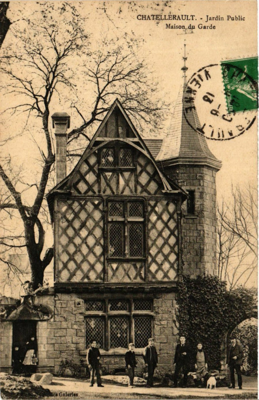 Carte postale ancienne Chatellerault - Jardin Public - Maison du Garde à Châtellerault