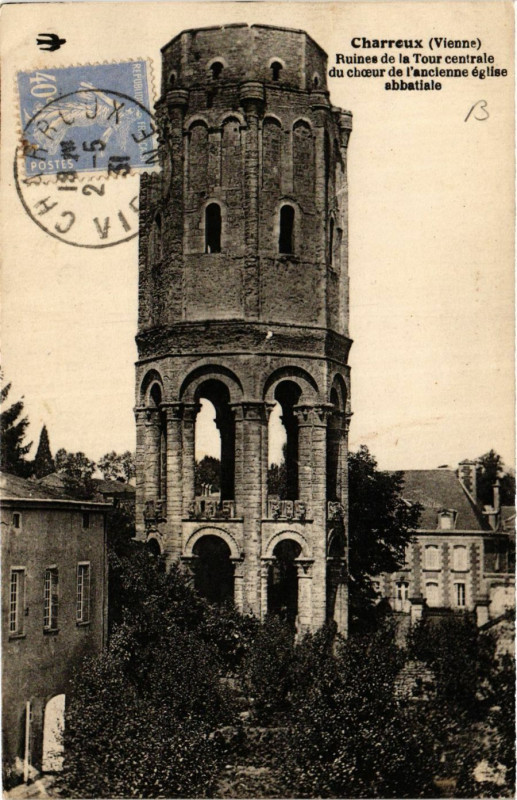 Carte postale ancienne Charreau Ruines de la Tour centrale du choeur de l'ancienne eglis