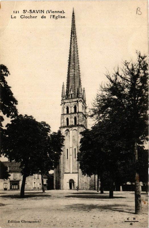 Carte postale ancienne Saint-Savin - Le Clocher de l'Eglise à Saint-Savin