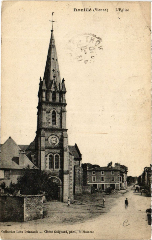 Carte postale ancienne Rouille - L'Eglise à Rouillé