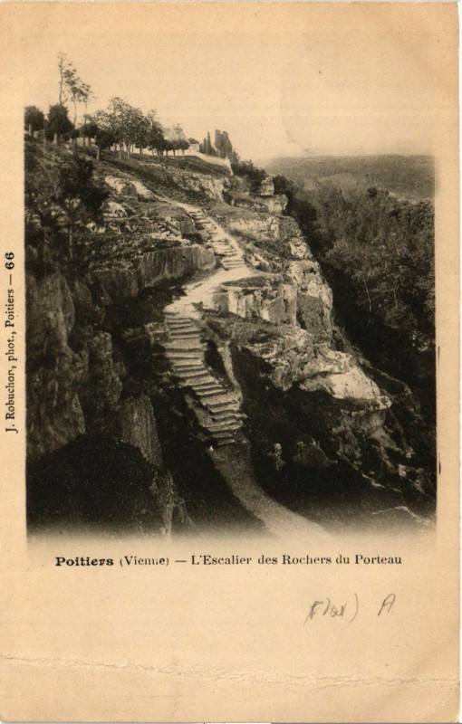 Carte postale ancienne Poitiers - L'Escalier des Rochers du Porteau à Poitiers