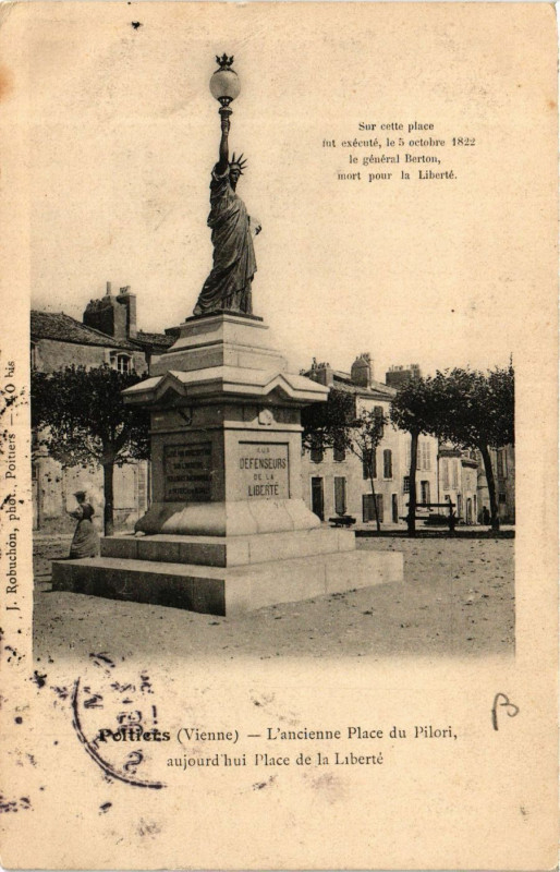 Carte postale ancienne Poitiers - L'Ancienne Place du Pilori aujourd hui Place de la Libe à Poitiers