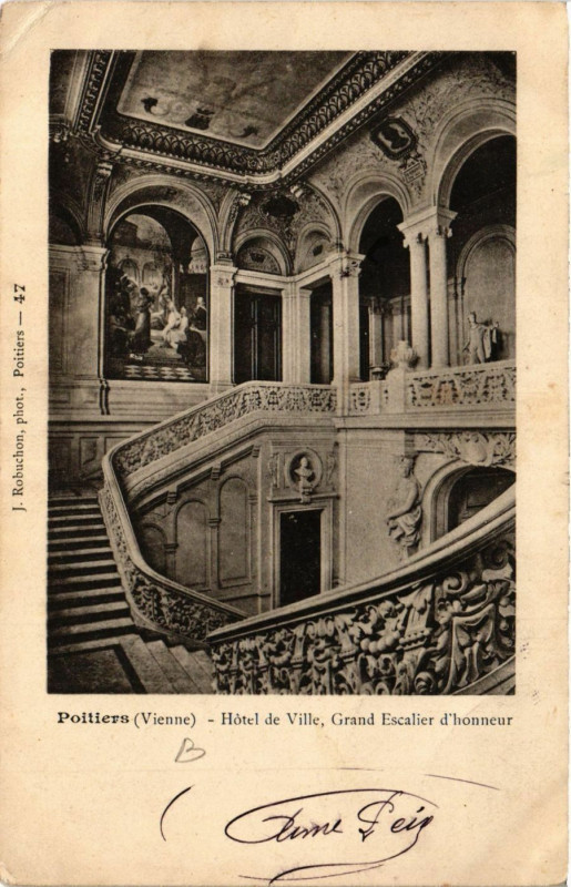 Carte postale ancienne Poitiers - Hotel de Ville Grand Escalier d'Honneur à Poitiers